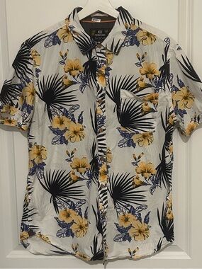 MBX Resort Men’s Hawaiian Style Short Sleeve Floral Button Down Shirt Size L
